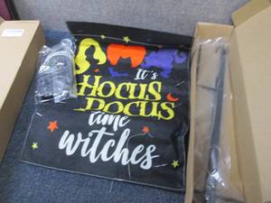 lot 377 image: Lit Halloween Garden Flag...