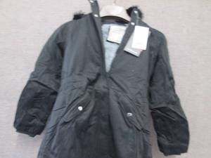 lot 400 image: Girls 9-10 Hooded Winter Coat...