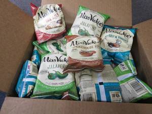 lot 419 image: 28- 1 38 oz Bags Miss Vickies Ass...