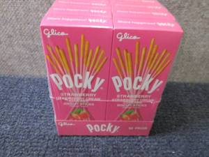 lot 470 image: Pocky Cream Covered Biscuit Sticks ...