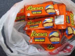 lot 511 image: 12- 2.6 oz Reeses Potato Chips Big...