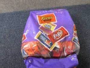 lot 528 image: 34.19 oz Sweets & Chocolate...