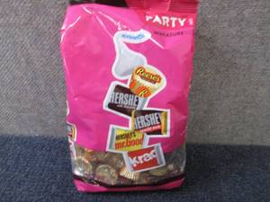lot 532 image: 35 oz Party Miniatures...