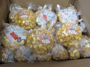 lot 552 image: Garys Gourmet Soft Caramel Corn Ba...