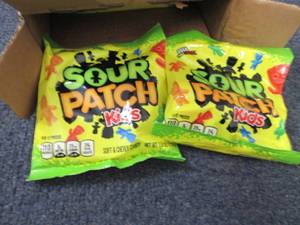 lot 567 image: 12- 3.6 oz Sour Patch Kids...