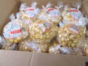 lot 587 image: Garys Gourmet Soft Caramel Corn Ba...