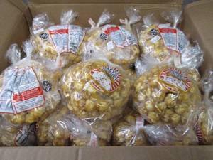 lot 589 image: Garys Gourmet Soft Caramel Corn Ba...