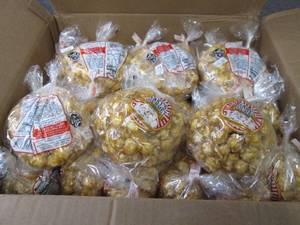 lot 591 image: Garys Gourmet Soft Caramel Corn Ba...