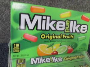 lot 608 image: 12- 5 oz Mike & Ike Original Fruits...