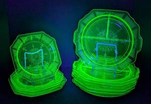 lot 28 image: Anchor Hocking Princess Uranium Plates
