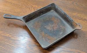 lot 74 image: Griswold Square Cast Iron Skillet