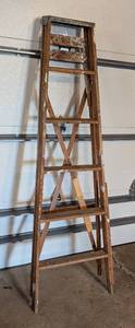 lot 116 image: 6ft Wood Ladder