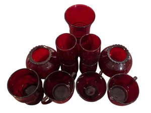 lot 138 image: Vintage Ruby Red Glass Kitchenware including Candle Holders, Glasses, Vase and More