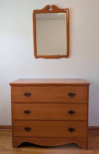 lot 14 image: Vintage Maple Dresser and Wall Mirror
