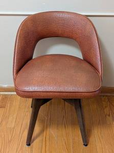 Mid Century Swivel Chair