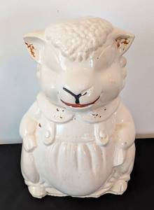 lot 30 image: American Bisque Co. Lamb Cookie Jar