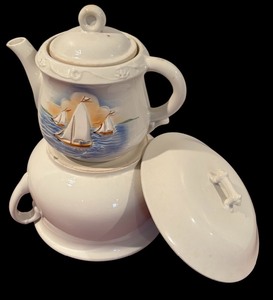 lot 78 image: Vintage 1950s Porcelain Vitreous Sailing Ship Tea Pot & Homer Laughlin Ironstone White Chamber Pot and Lid