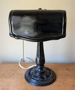 lot 47 image: Vintage Art Deco Desk Lamp