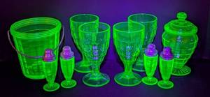 lot 39 image: Assorted Anchor Hocking Block Uranium Glass Servingware