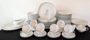 lot 23 image: Vintage Wentworth Mount Royal Dish Set