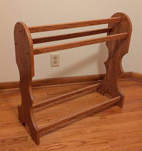 lot 143 image: Oak Quilt Rack