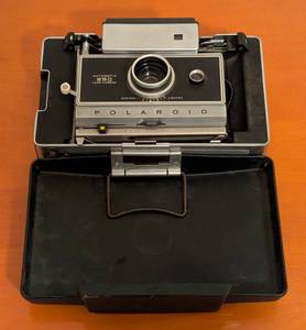 lot 146 image: Polaroid 250 Land Camera
