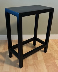 lot 21 image: Petite Accent Table