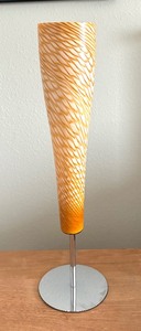 lot 22 image: Amazing Art Glass Table Lamp