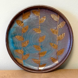 lot 33 image: Handcrafted Signed Pottery Platter