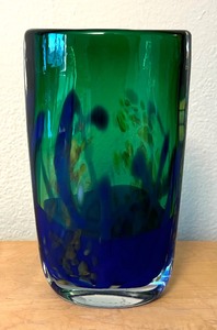 lot 36 image: Stunning Signed Art Glass Vase