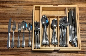 lot 39 image: Classy Flatware Grouping