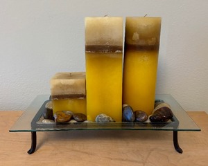 lot 41 image: Pretty Candle Decorative Centerpiece