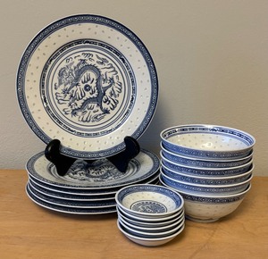 lot 58 image: Chinese Rice Pattern Plates and Bowls