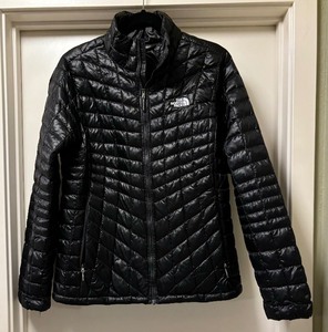 lot 72 image: The North Face Womens Size Large Coat  Jacket