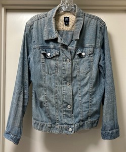 lot 73 image: Gap Size Large Jean Jacket