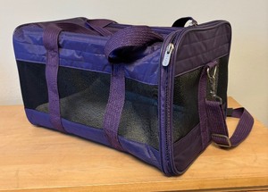 lot 75 image: Sherpa Pet Carrier