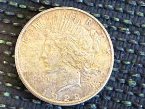 lot 16 image: 1922 Peace Dollar