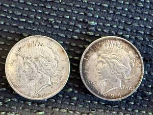 lot 31 image: 2 - 1924 Peace Dollars