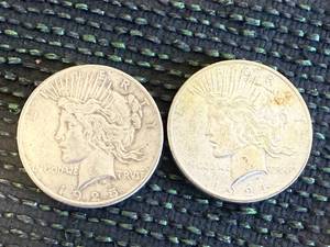 lot 33 image: 2 - 1925 Peace Dollars