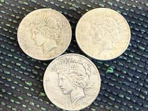 lot 62 image: 3 - 1923 Peace Dollars