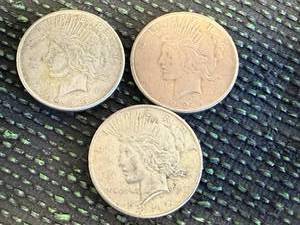 lot 67 image: 3 - 1925 Peace Dollars