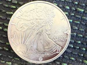 lot 74 image: 1 oz Silver Round