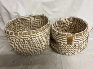 lot 68 image: 2 Seagrass Baskets - Beige and White