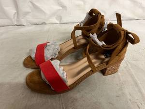 lot 78 image: Pair of Muk Luks Sandals