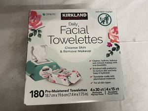 lot 114 image: 180ct Pack of Kirkland Facial Towelettes