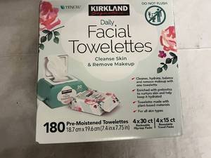 lot 116 image: 180ct Pack of Kirkland Facial Towelettes
