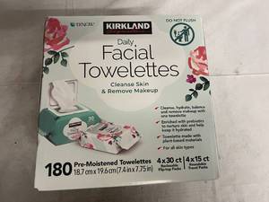 lot 118 image: 180ct Pack of Kirkland Facial Towelettes
