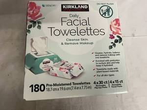 lot 121 image: 180ct Pack of Kirkland Facial Towelettes