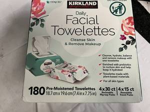 lot 138 image: 180ct Pack of Kirkland Facial Towelettes