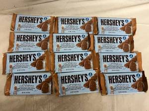 lot 260 image: 12 Hersheys Milklicious Chocolate Bars